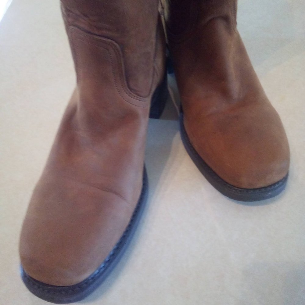 NWOT British Tan Suede Dingo Boots 10.5